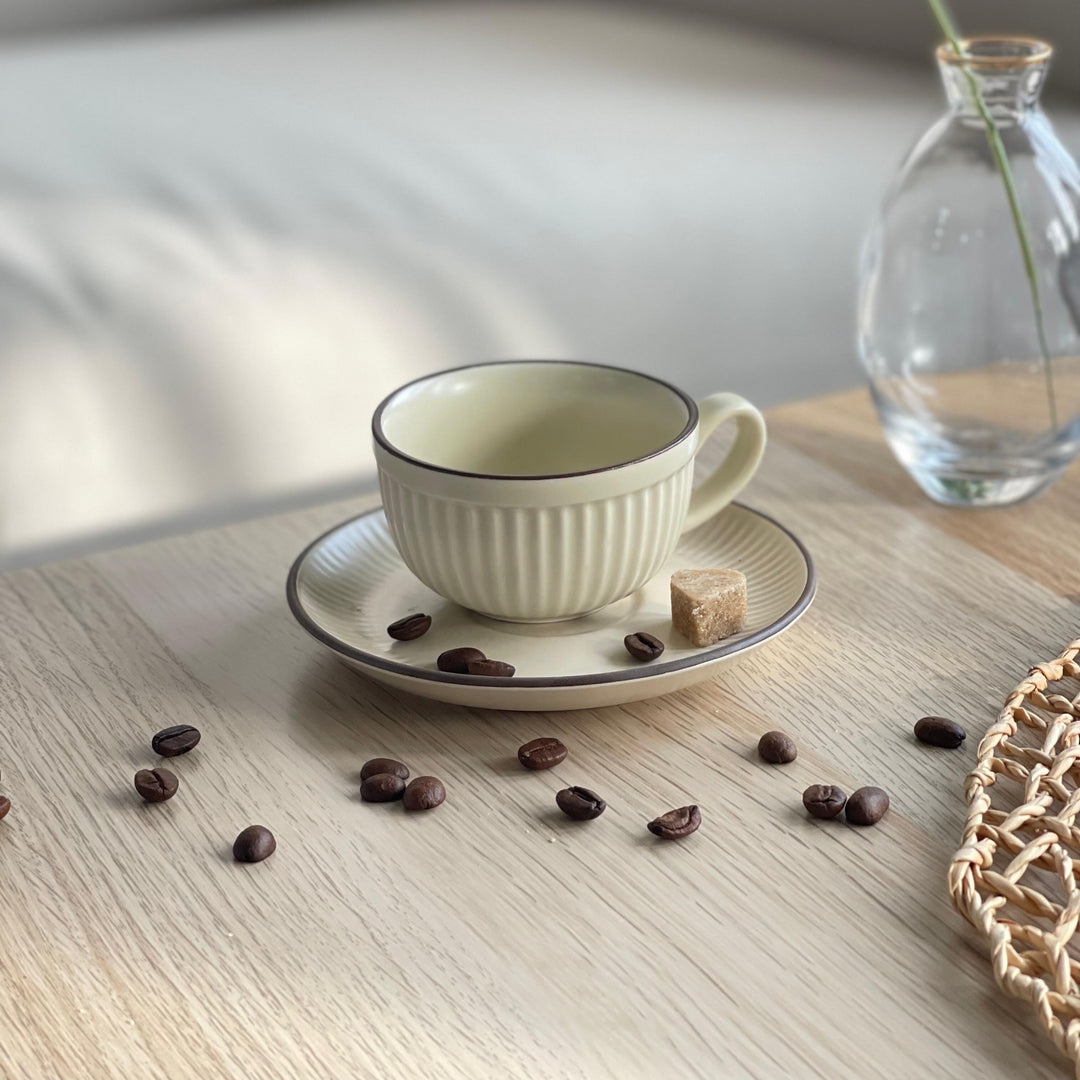 Set 6 tasses 7,50x4,50cm et sous-tasses 12cm