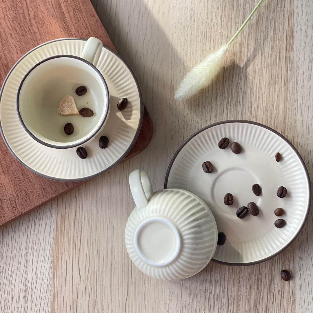 Set 6 tasses 7,50x4,50cm et sous-tasses 12cm