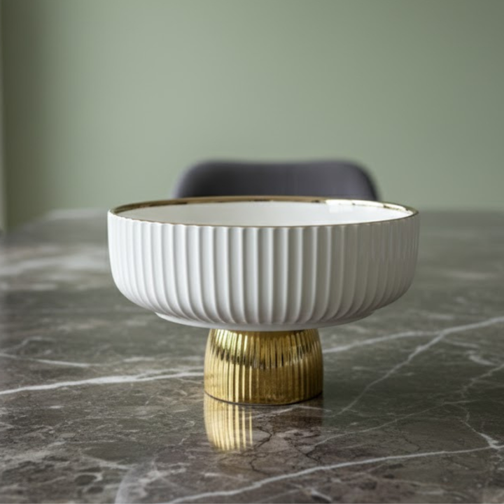 Présentoir blanc avec pied doré en porcelaine 26cm