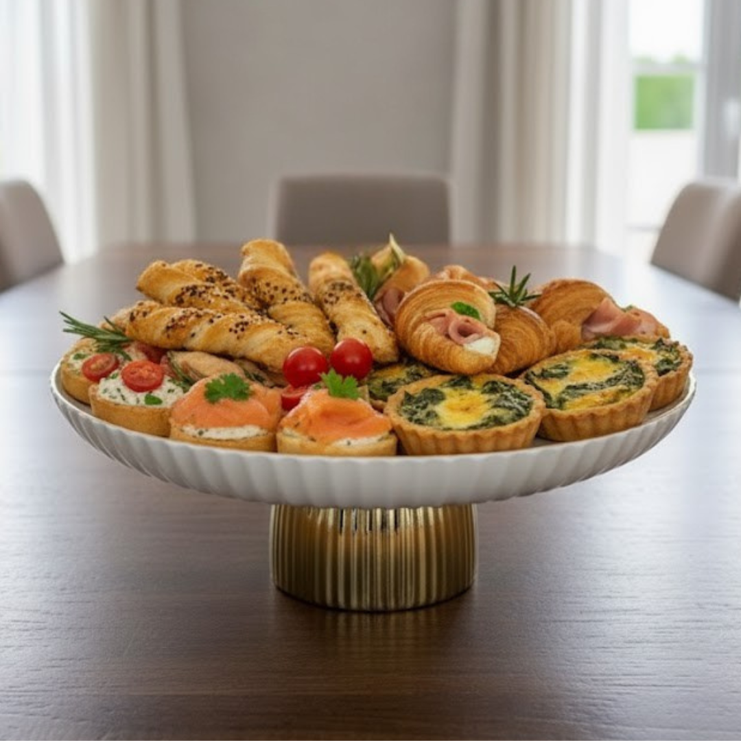 Présentoir blanc avec pied doré en porcelaine 30cm