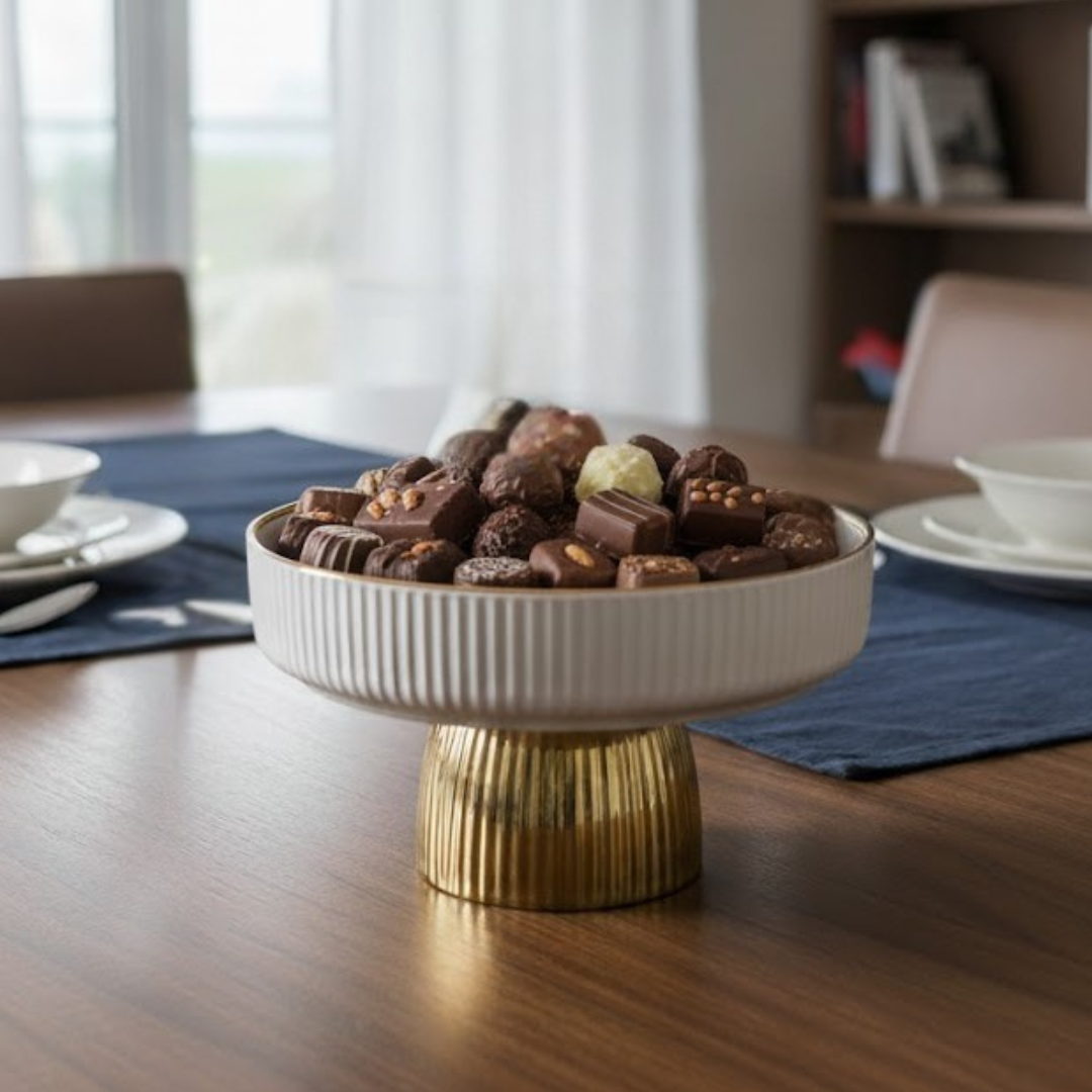 Présentoir blanc avec pied doré en porcelaine 21cm