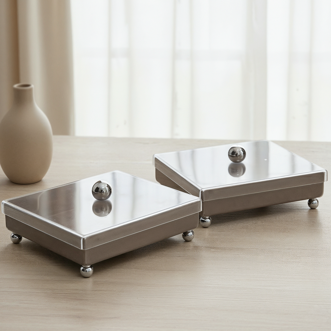 Set 2 présentoirs carrés avec couvercle en plexiglass 23cm