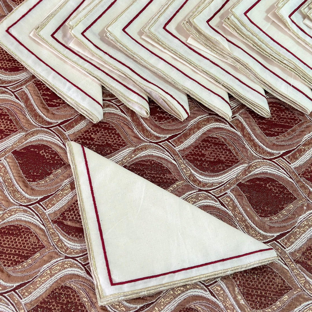 Nappe en brocard bordeau 150cm + 12 serviettes 36x36cm