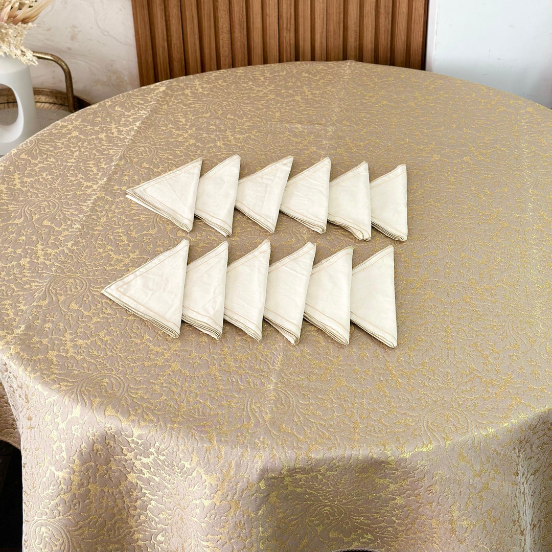 Nappe en brocard beige 150cm + 12 serviettes 36x36cm