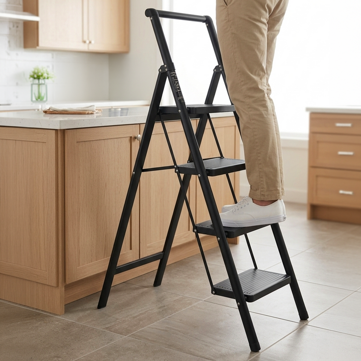 Escabeau 4 marches en métal 41x138cm