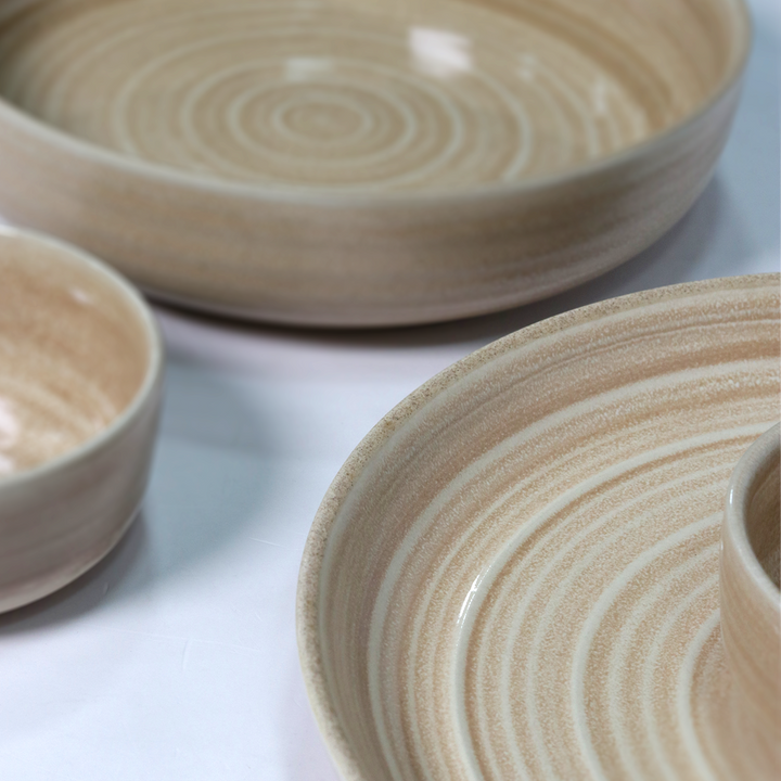 Set 2 assiettes 26cm + 2 assiettes creuses 20cm + 6 bols 10cm en céramique