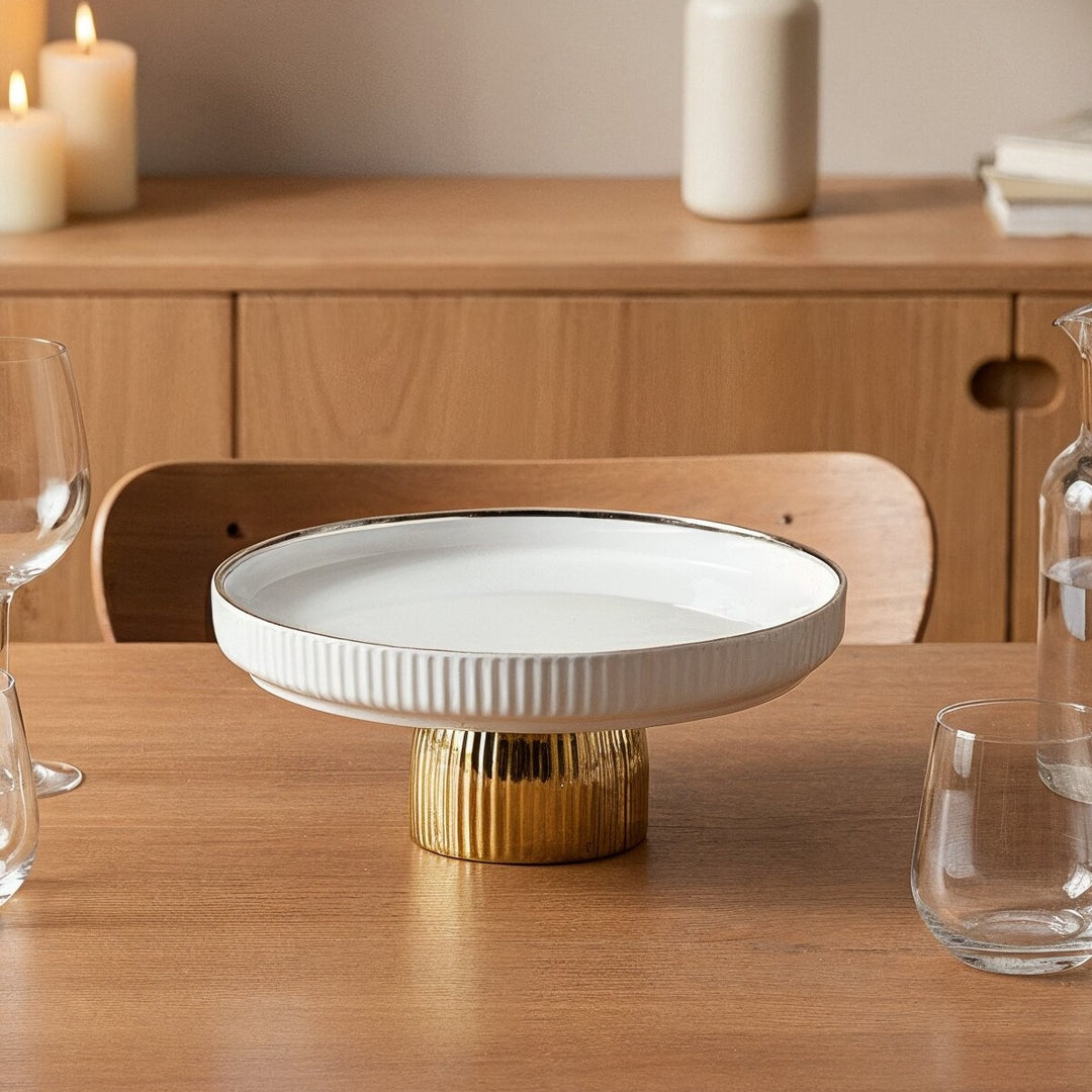 Présentoir blanc avec pied doré en porcelaine 22cm