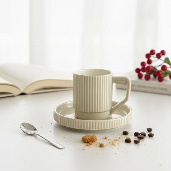 Set 6 tasses 5x6cm et sous tasses beige 10,50cm